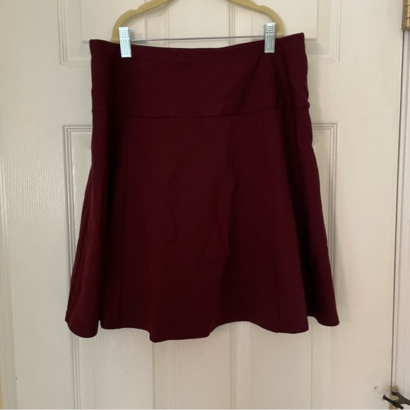 Nannette Lepore Pull on burgundy skirt with some stretch. Size 12. Burgundy - Picture 2 of 3